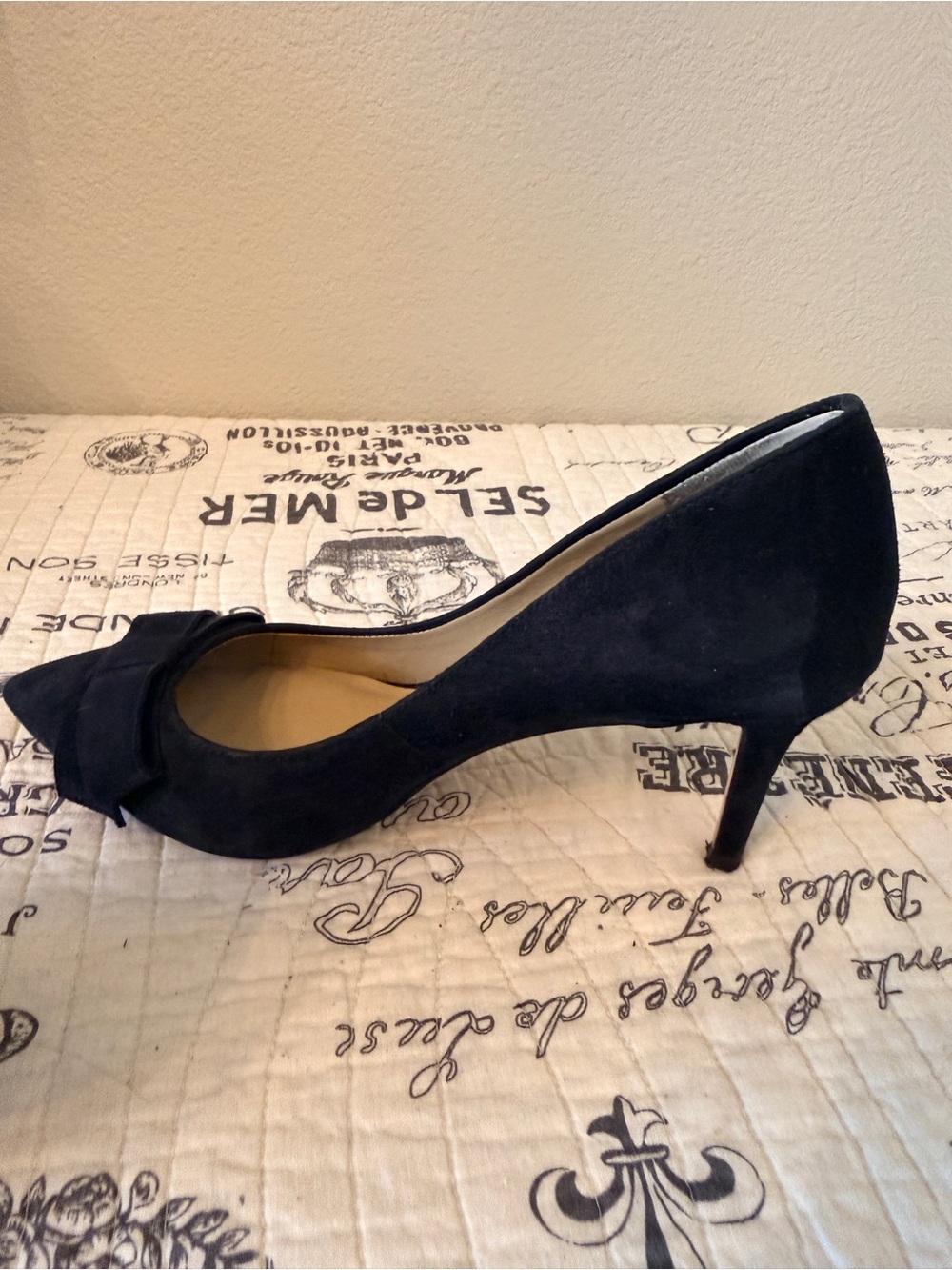 Ann Taylor Classic Black Suede Pointed-Toe Pumps with Bow Accent Size 8 - Picture 7 of 12